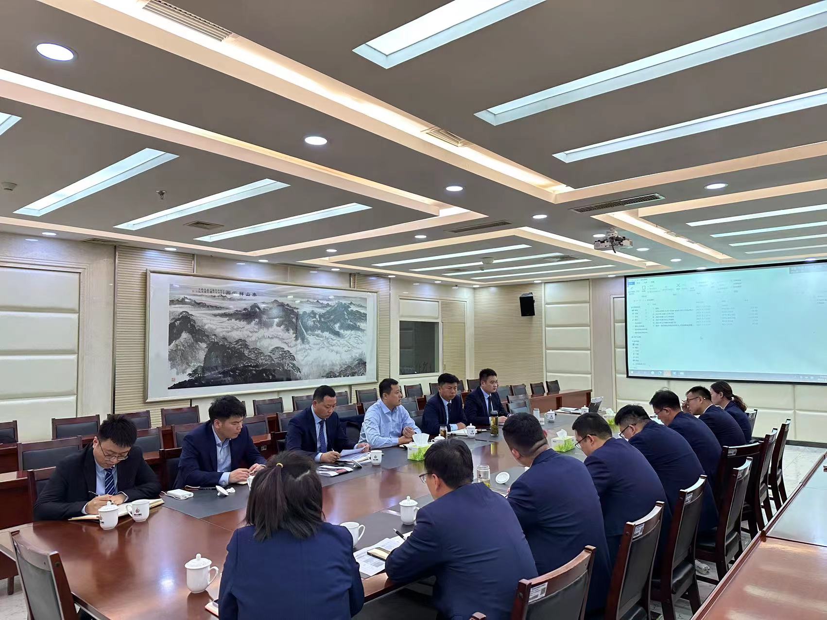 泰安潤華物業管理公司組織召開重點工作落地會議